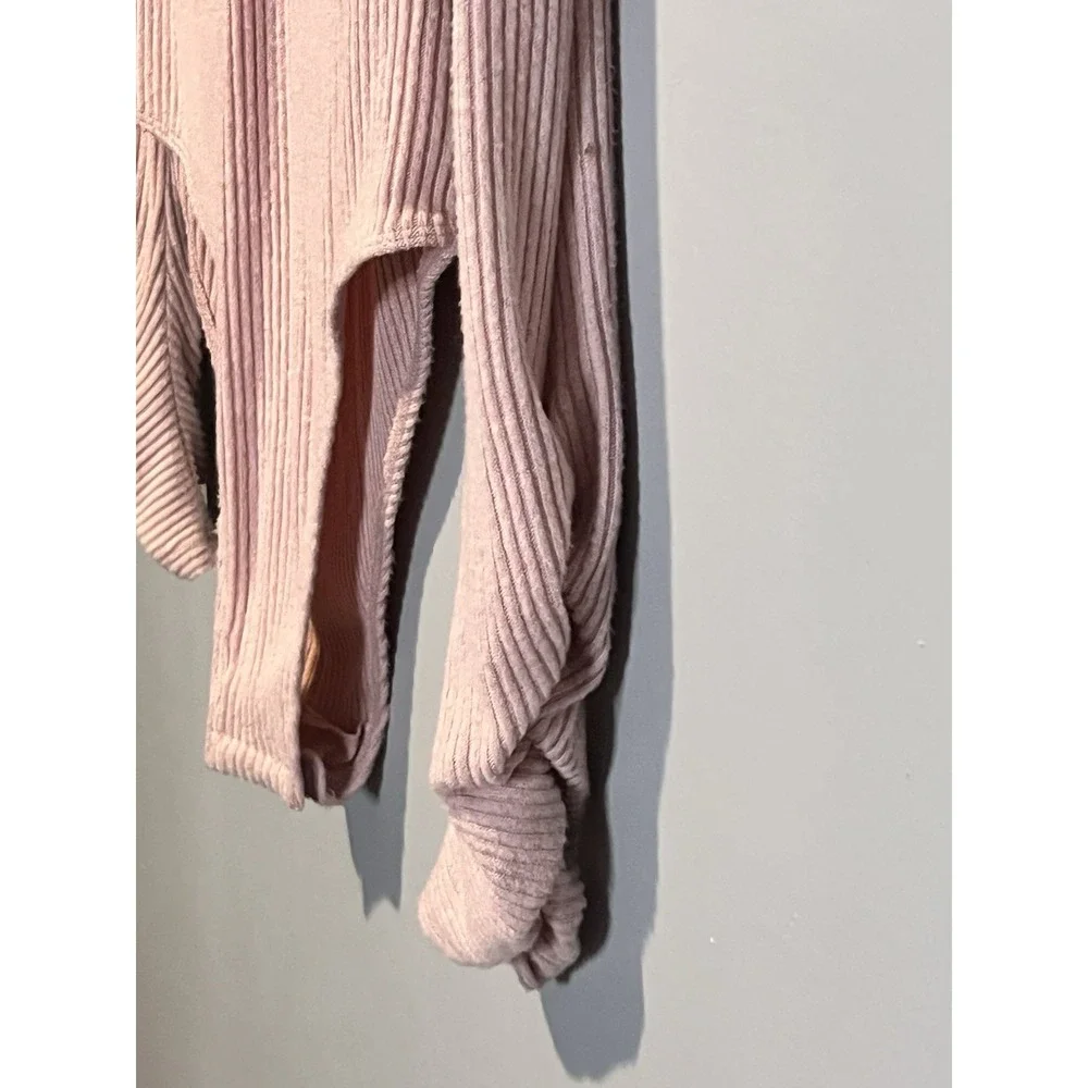 NWT Intimately Free People Rib Knit Bodysuit Lrg V-Neck Cozy Up Pink Salt READ